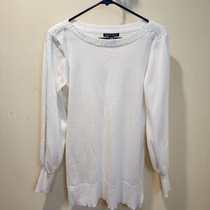 Cable & Gauge white long-sleeve knit top with a beaded neckline Size XL